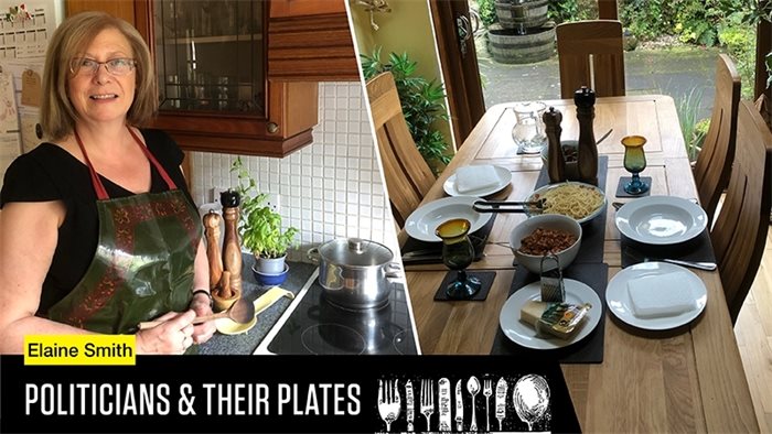 Politicians and their plates: Elaine Smith makes spaghetti bolognese