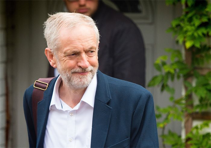 Labour membership rises by 100,000 as leadership battle continues