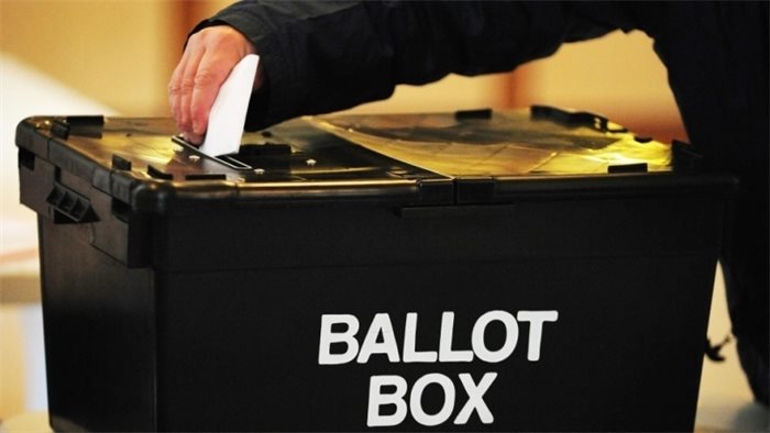 UK Government must develop automatic electoral registration, Electoral Commission says
