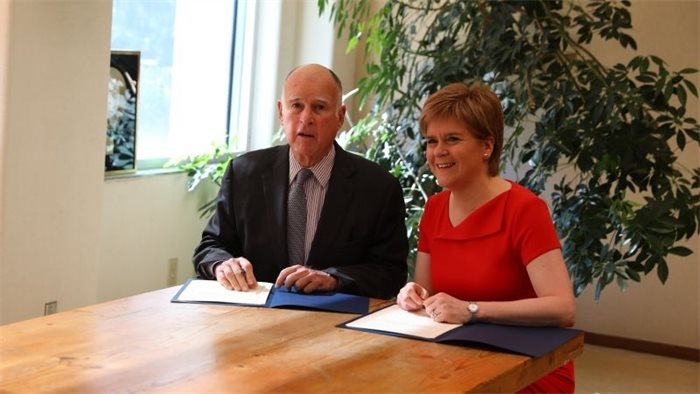 Nicola Sturgeon signs climate change agreement with California