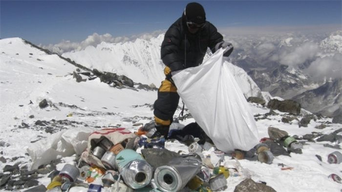 Mountain climbing and campaign litter