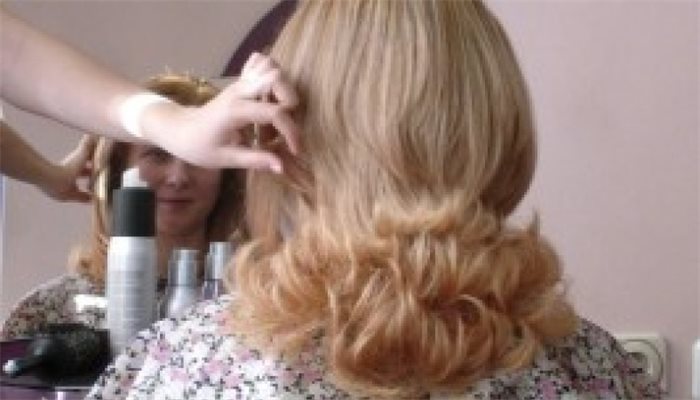 Hairdressers trained to identify domestic abuse victims