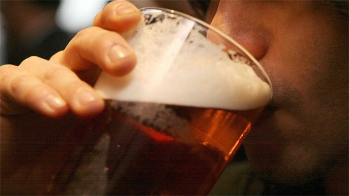 Coronavirus 'devastating' pubs and clubs, business leaders warn