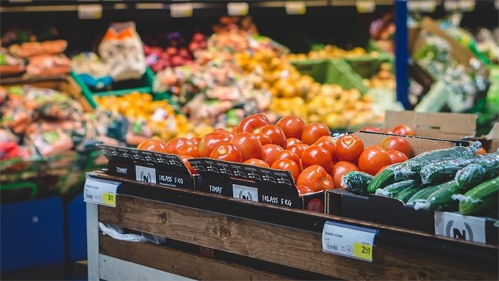 Supermarkets and restaurants should have healthy food targets, says food charity