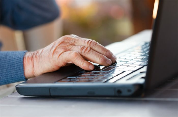 Elderly people facing ‘connectivity crisis’ as a result of library closures