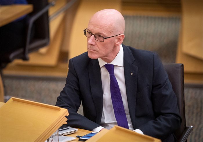 Swinney survives vote of no confidence