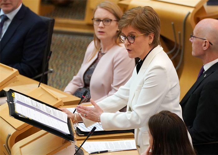 Question of independence dominates FMQs