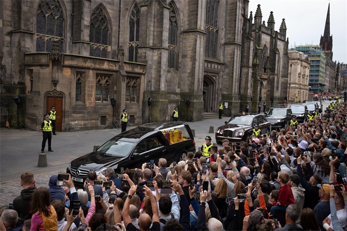 More than 30,000 visited Queen’s coffin in Edinburgh
