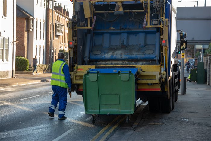 Thousands of council jobs at risk, Cosla paper warns