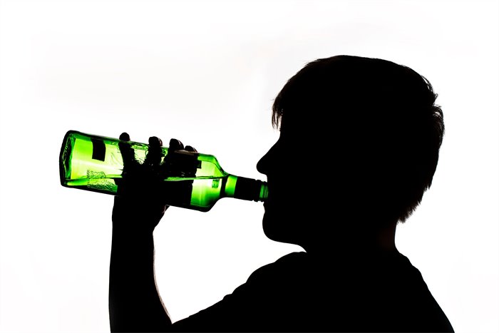 University of Glasgow study reveals teenagers social media use could lead to binge drinking