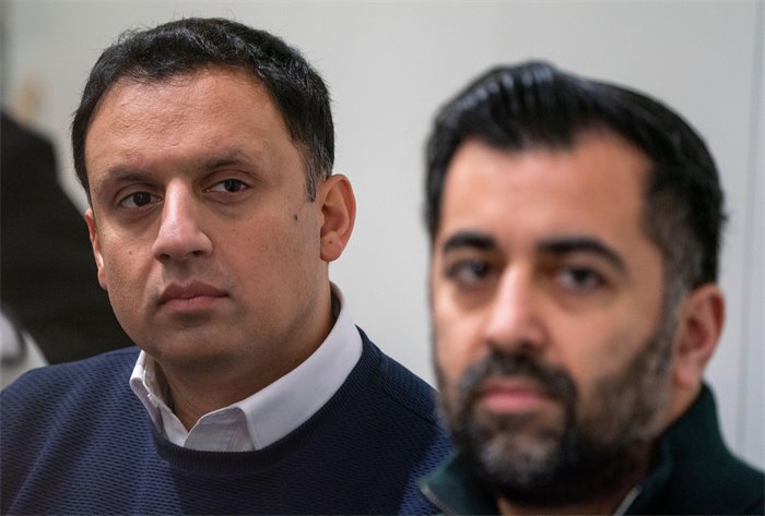 Anas Sarwar urges independence voters to back Labour as Humza Yousaf outlines economic 'optimism'