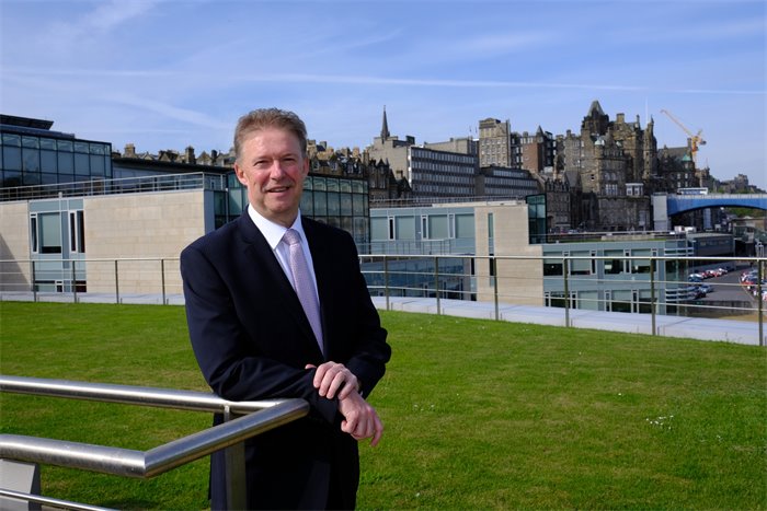 Edinburgh council chief announces retirement
