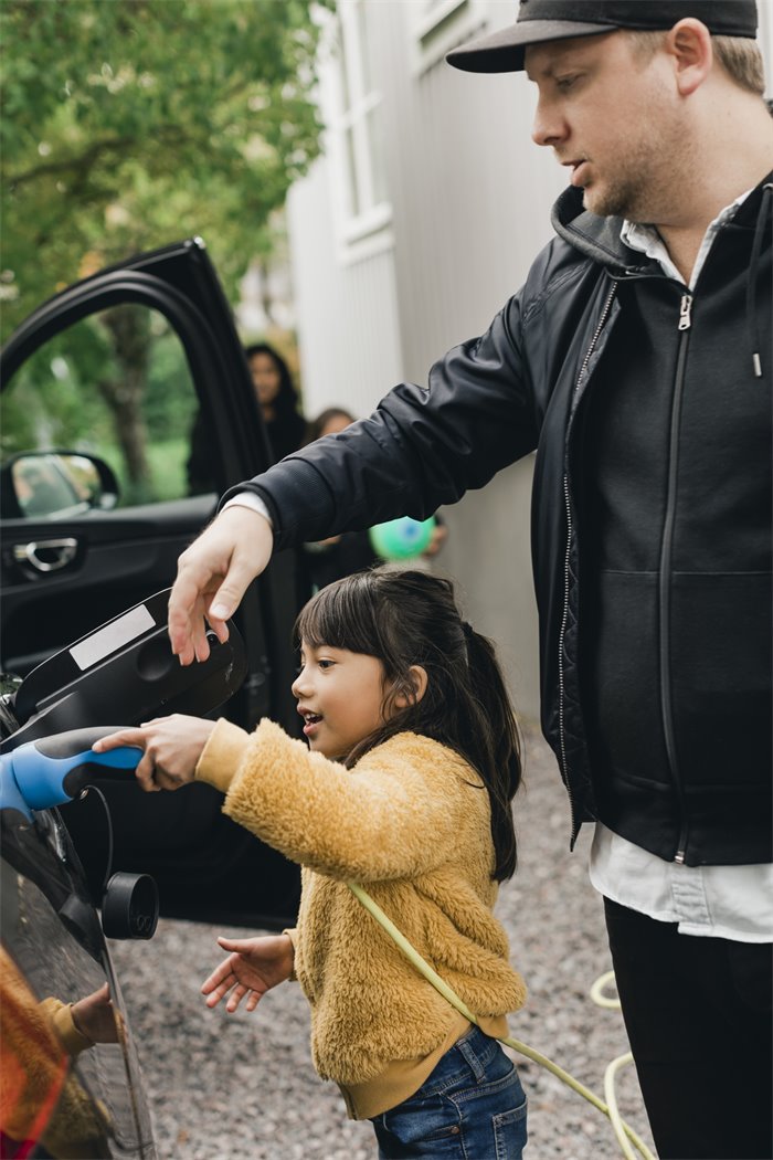Associate Feature: Plug in to unlock – the benefits of smart meter enabled EV flexibility