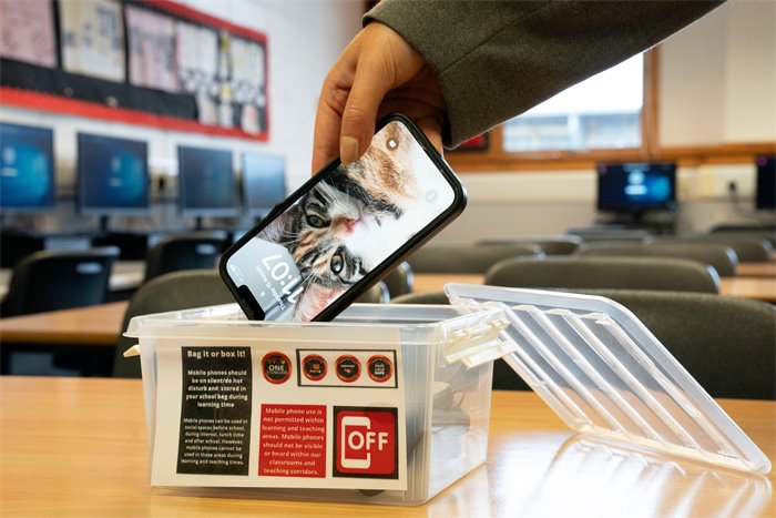 Scottish Labour propose complete mobile phone ban in schools