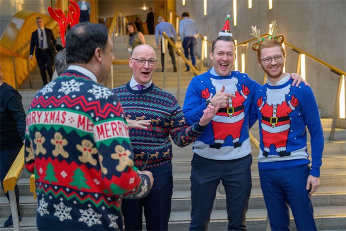 All the colours, same conclusions