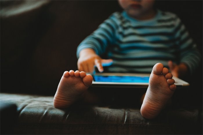 Scotland must act now on screen time for under-fives, says expert