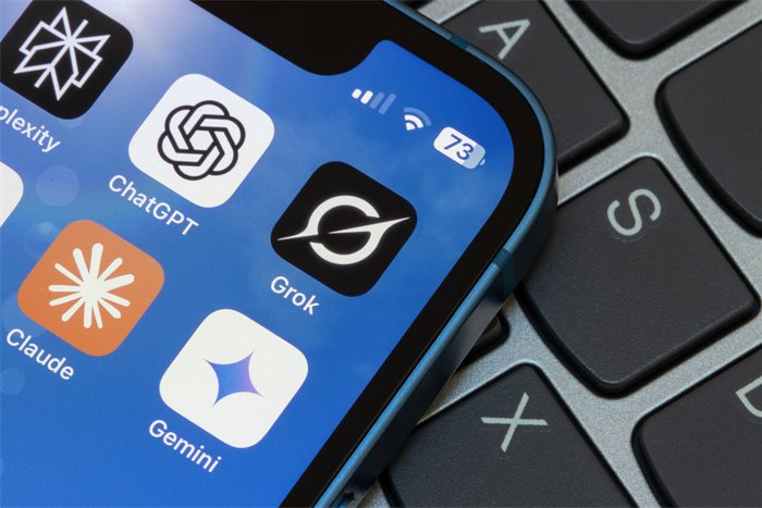 Chatbots give dodgy health advice half of the time, study finds