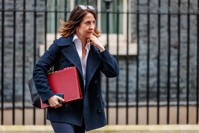UK Government plans social media curfew for older teenagers 