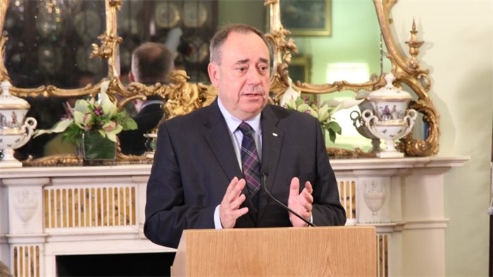 Former First Minister Alex Salmond rubbishes claim the Queen 'purred' after Scottish referendum result