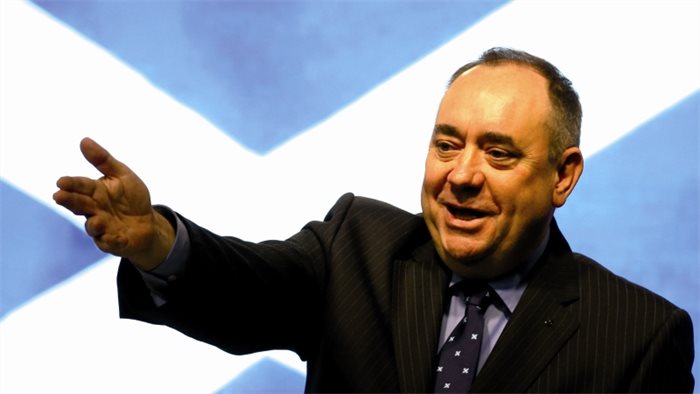 Alex Salmond suggests an independent Scotland could negotiate to stay in EU before UK exit