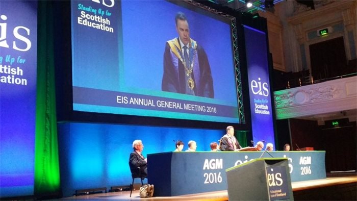 EIS president issues warning to councils as school governance review looms