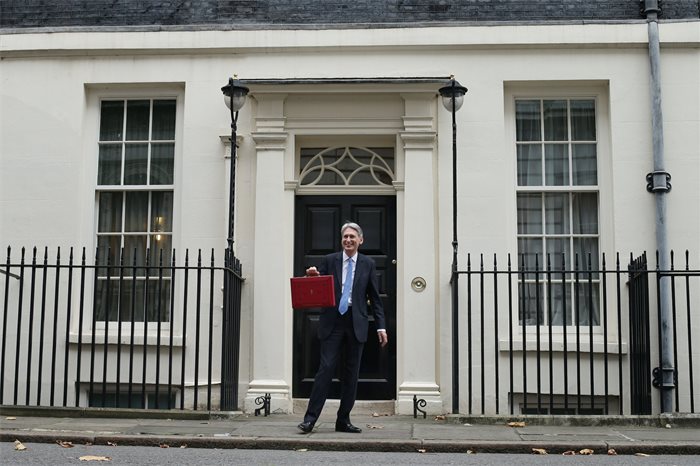 Philip Hammond reduces waiting time for Universal Credit by seven days