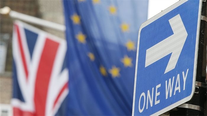 UK to negotiate keeping current trade deals with non-EU countries weeks before leaving bloc