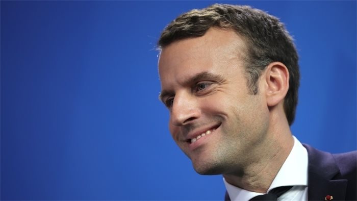 French dampen hopes of Brexit breakthrough ahead of Theresa May meeting with Emmanuel Macron