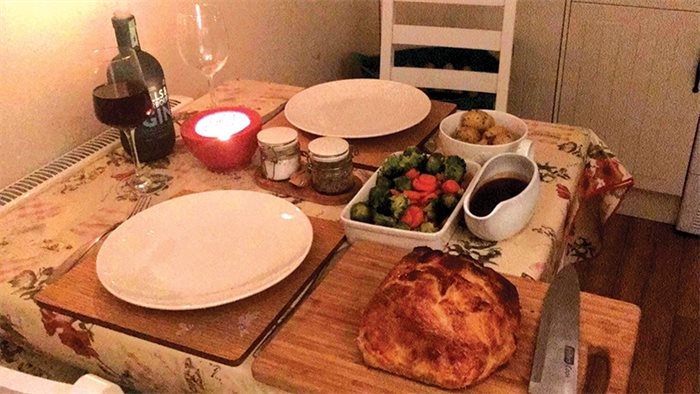 Politicians and their plates: Finlay Carson makes beef wellington