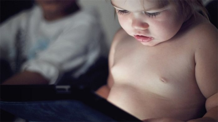Keep screen time away from children’s bedtime, parents advised