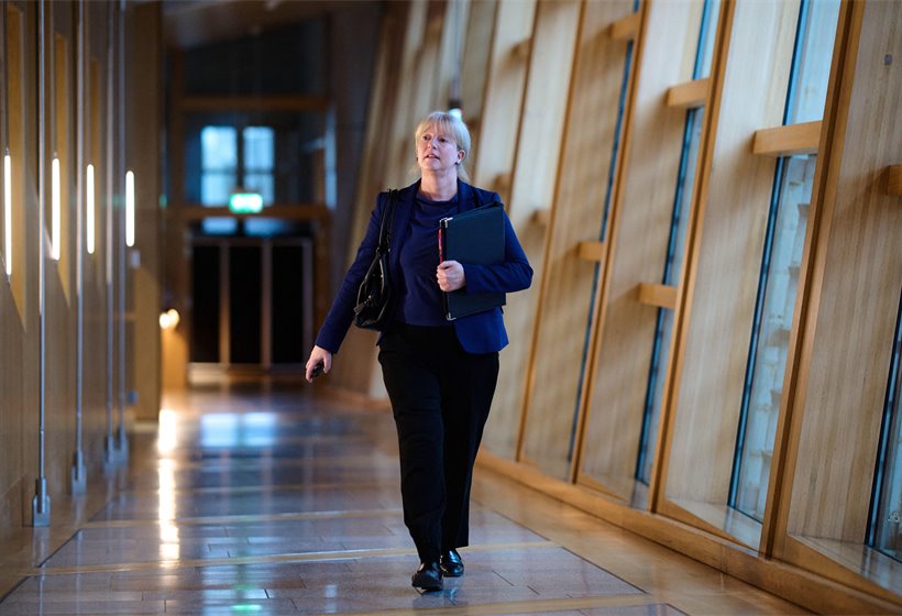 Unite behind SNP budget, Shona Robison urges rivals