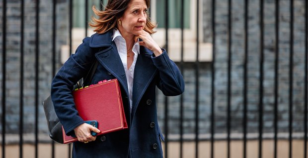 UK Government plans social media curfew for older teenagers 