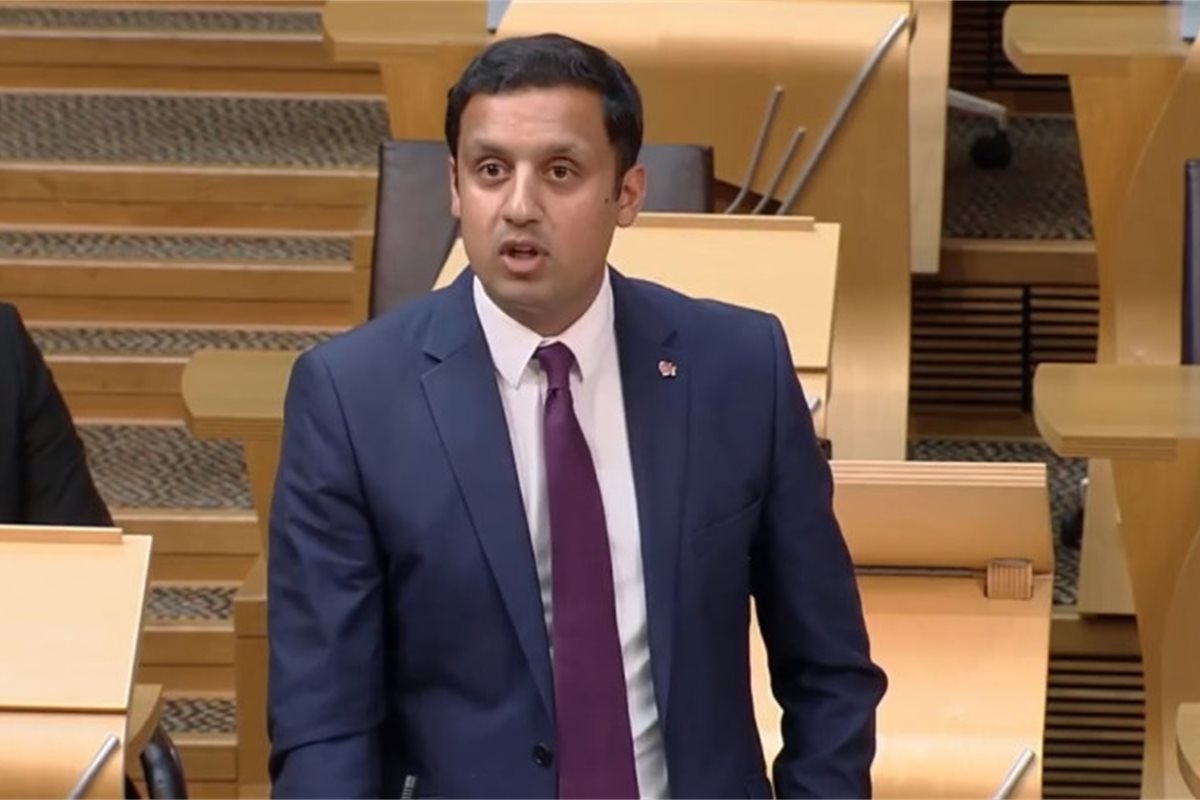 Anas Sarwar: NHS in 'crisis' and cancer care at 'breaking point'