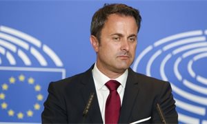 Luxembourg prime minister attacks Boris Johnson as he ducks press conference due to protests
