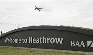 Third Heathrow runway will breach emission laws, according to UK Government advisers