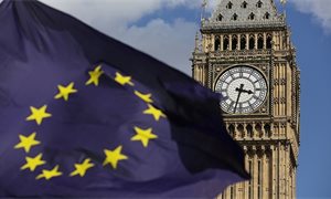 No formal agreement on the rights of EU citizens living in the UK until end of Brexit negotiations, Liam Fox and David Davis suggest