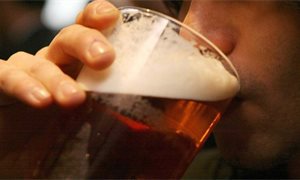 Coronavirus 'devastating' pubs and clubs, business leaders warn