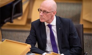 Swinney survives vote of no confidence