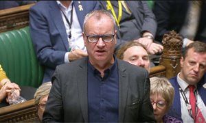 Pete Wishart quits SNP frontbench