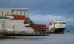 'Unacceptable' bonuses paid to beleaguered shipyard managers, says watchdog