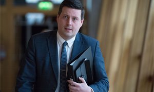 Independence minister says de-facto referendum remains on the table