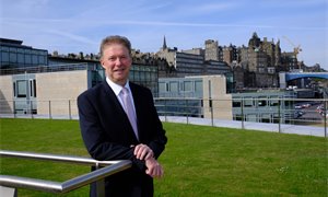 Edinburgh council chief announces retirement