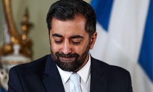 Humza Yousaf 'considers quitting' as confidence vote nears