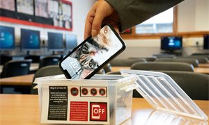 Scottish Labour propose complete mobile phone ban in schools