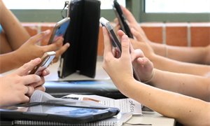 UK at ‘crucial moment’ as Westminster considers social media ban for under 16s, says mental health expert