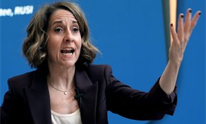 AI is ‘defining currency’ of our age, says Liz Kendall