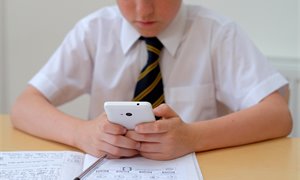 Edinburgh bans mobile phones for school pupils