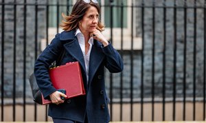 UK Government plans social media curfew for older teenagers 