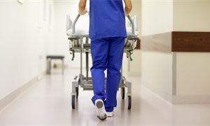NHS staff ask for 3.9% pay rise