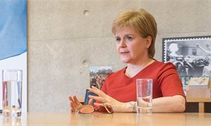 Nicola Sturgeon announces pay rise for NHS staff